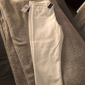 White ankle skinny jeans